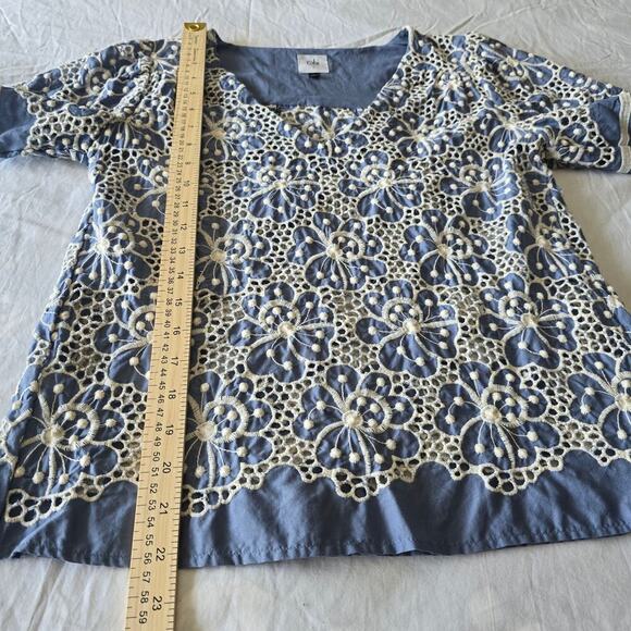 Cabi Embroidered V-Neck Eyelet Lace Top Sz S Blue White Short Sleeve Minimalist - Picture 6 of 8